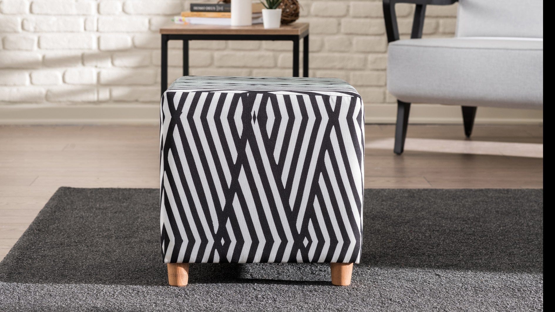 Pouf in tessuto Daisy Bianco e Nero (2)