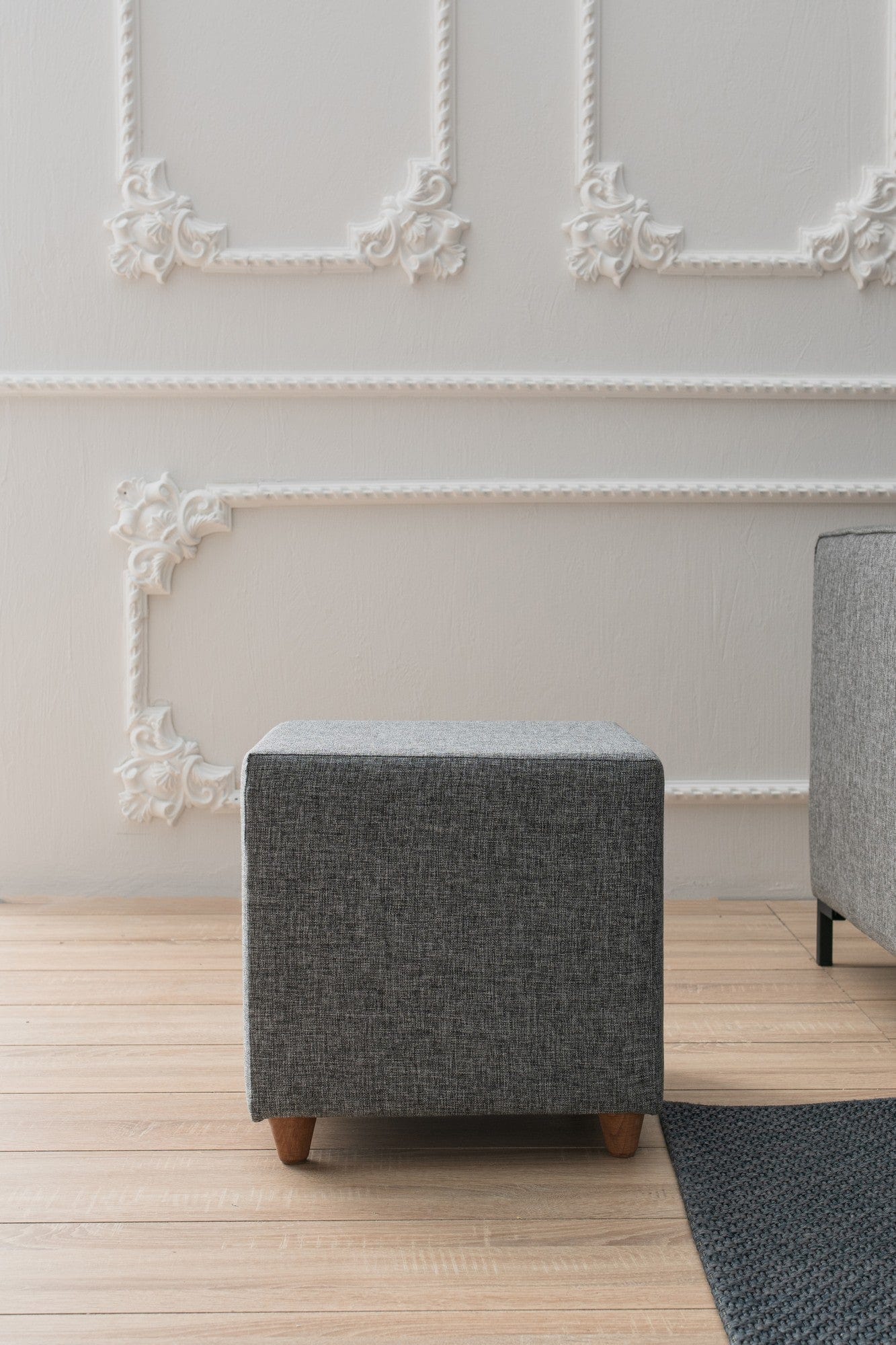 Pouf in tessuto Daisy Grigio (3)