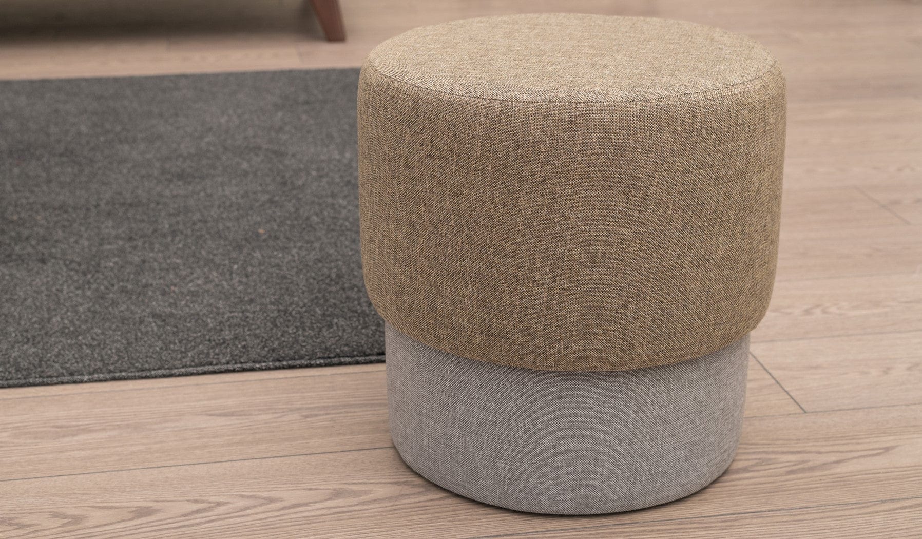 Pouf in tessuto Felix Marrone