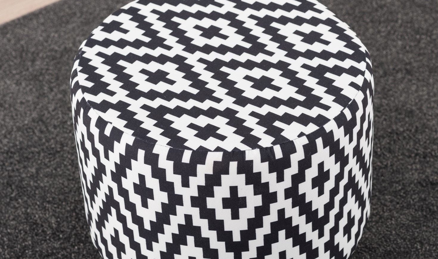 Pouf in tessuto Liza Bianco e Nero (2)
