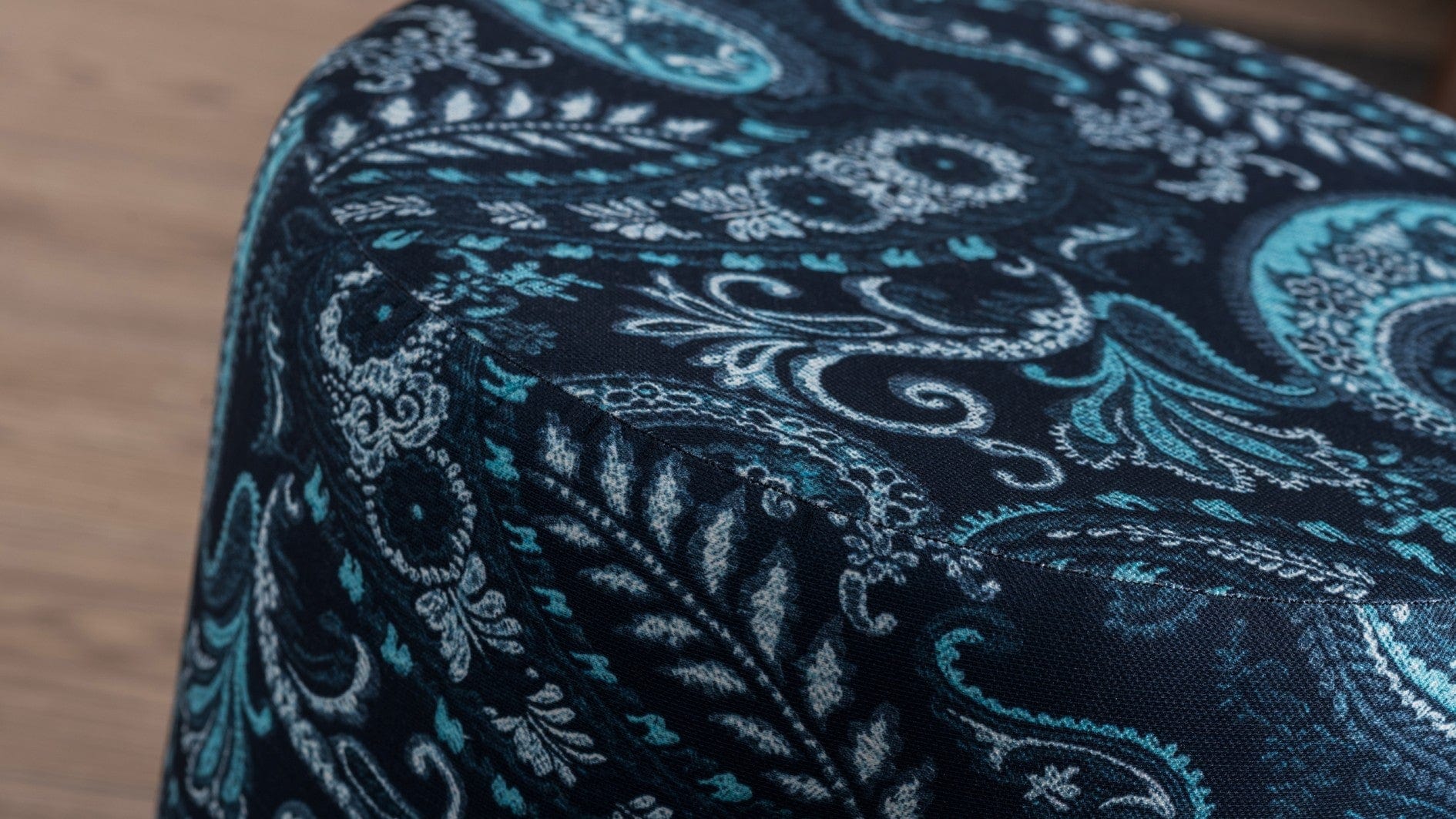 Pouf in tessuto Liza Blu (3)
