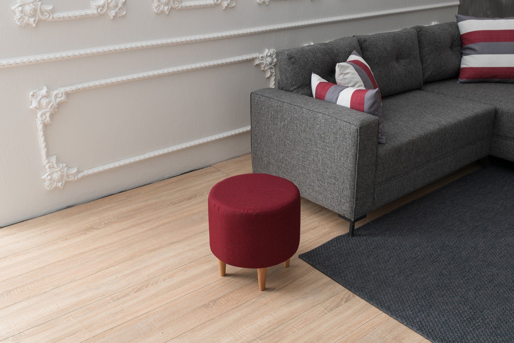 Pouf in tessuto Liza Bordeaux (2)