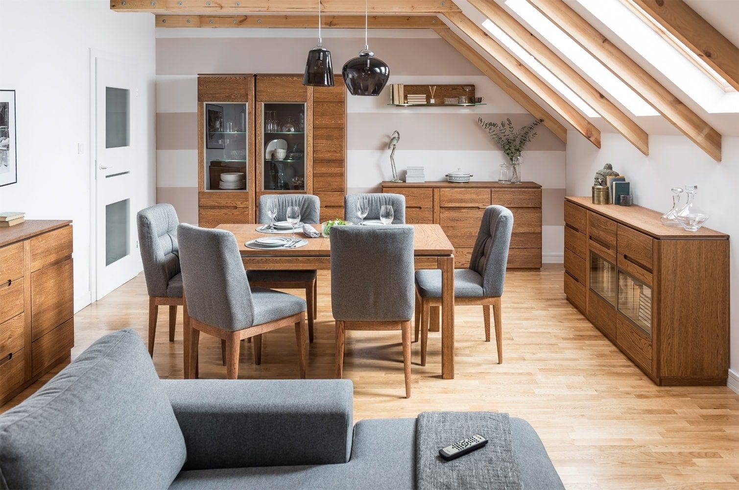 Szynaka Cassettiera in legno e impiallacciato con 4 cassetti e 1 anta Montenegro 44 Rustic Oak, l108xl48xh87 cm