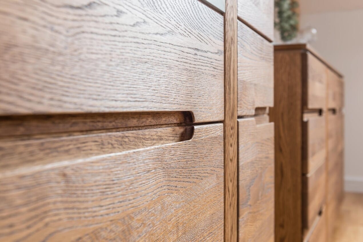 Szynaka Cassettiera in legno e impiallacciato con 4 cassetti e 1 anta Montenegro 44 Rustic Oak, l108xl48xh87 cm