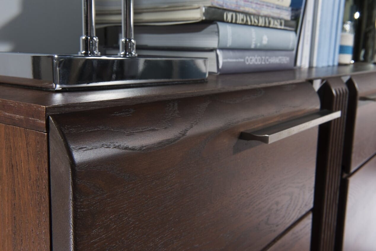 Cassettiera in paglia, impiallacciatura e legno, con 3 ante Porti 45 Oak Choco, l160xL42xH90 cm (3)