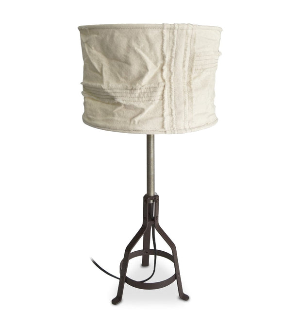 Moycor Lampada da tavalo Kloth Iron Bianco