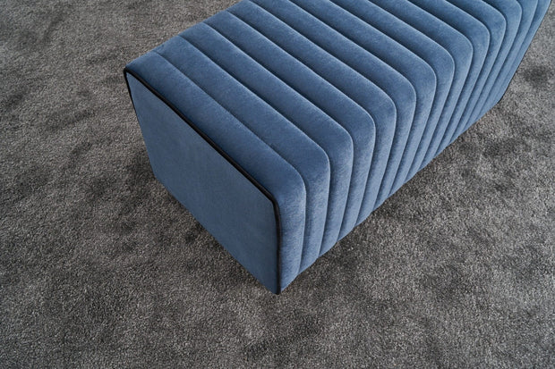 Pouf in tessuto Mabel Blu (2)