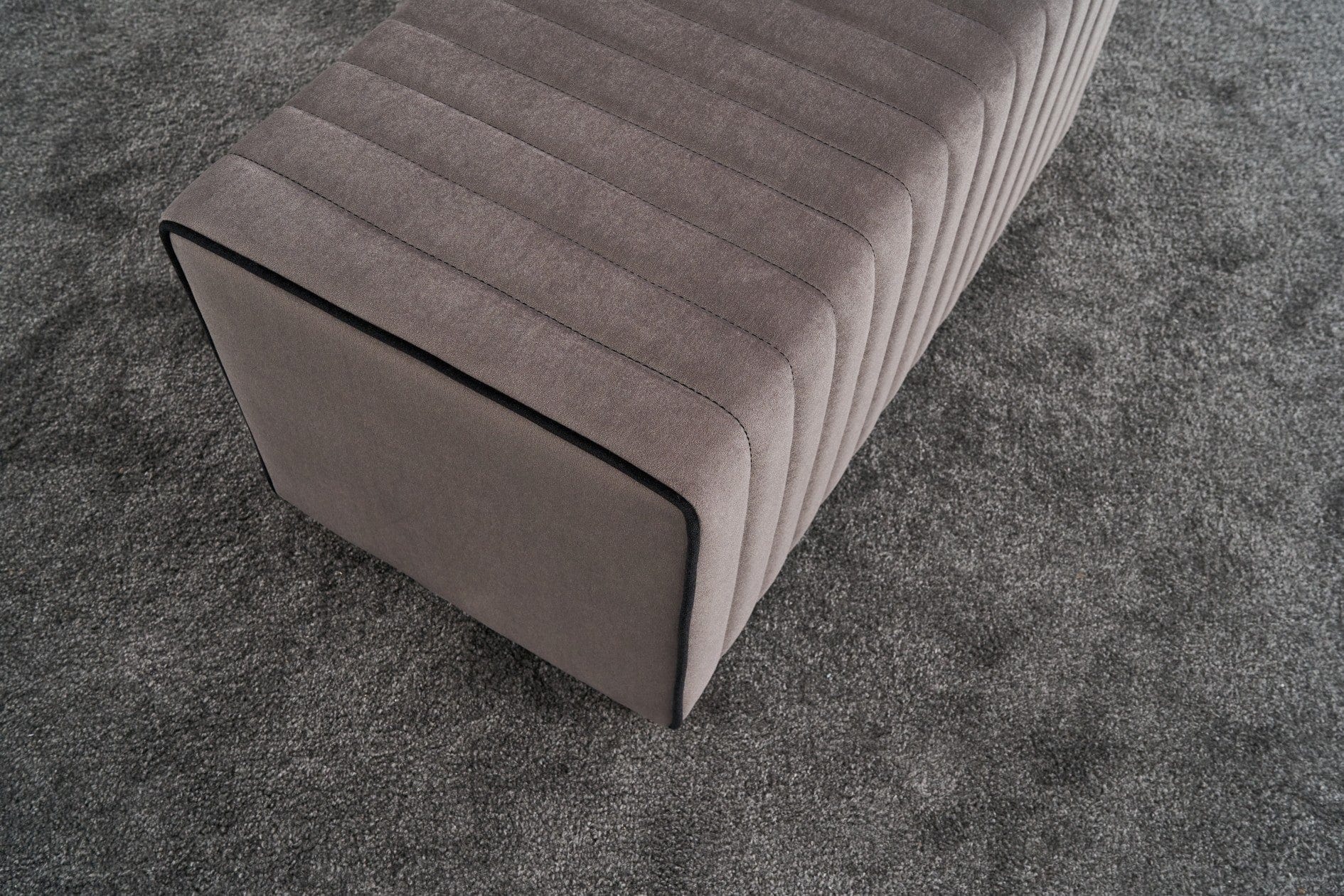 Pouf in tessuto Mabel Cappuccino (3)