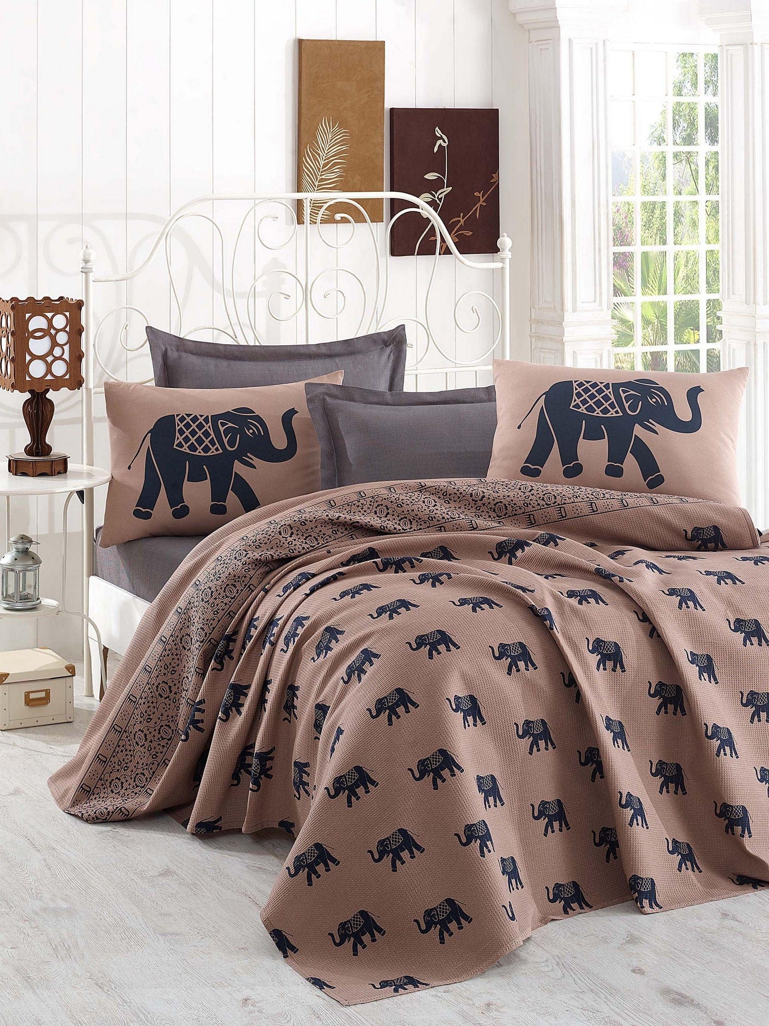 Set Copriletto con lenzuolo e 2 federe per cuscini Fil Marrone, 200 x 235 cm
