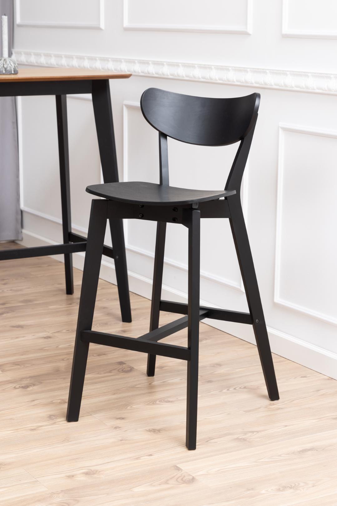 Actona Sgabello da bar in legno Roxby Nero