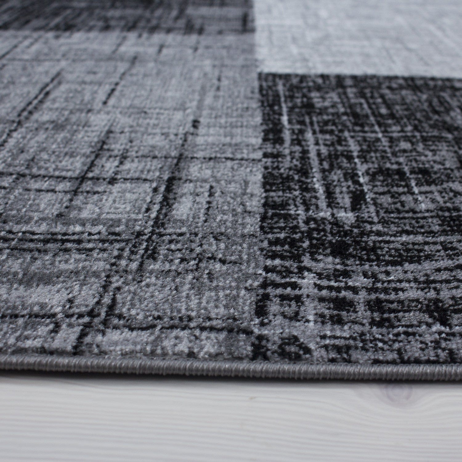 Ayyildiz Teppiche Tappeto Plus 8001 Abstract Checkered Nero