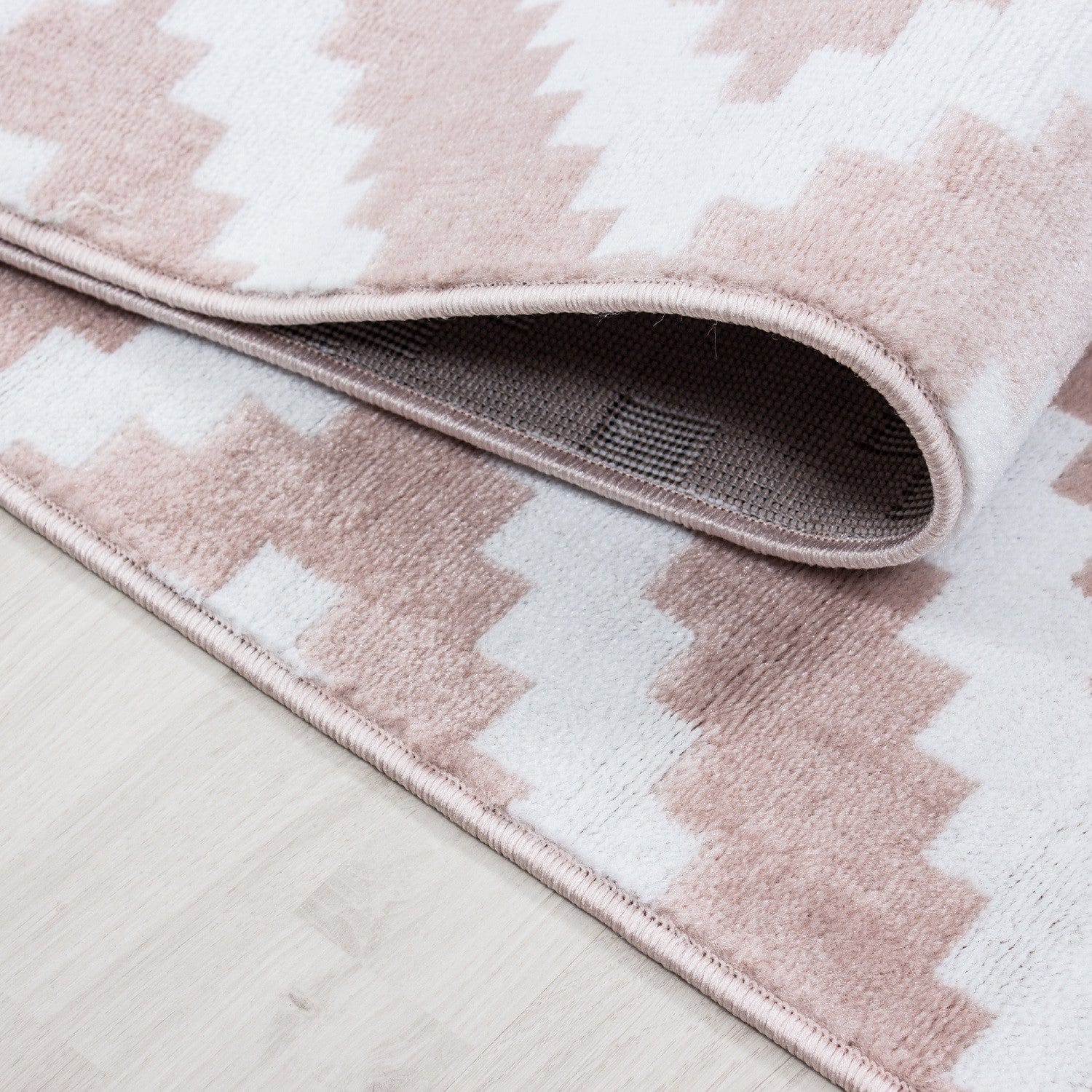 Ayyildiz Teppiche Tappeto Plus 8005 Geometric Rosa
