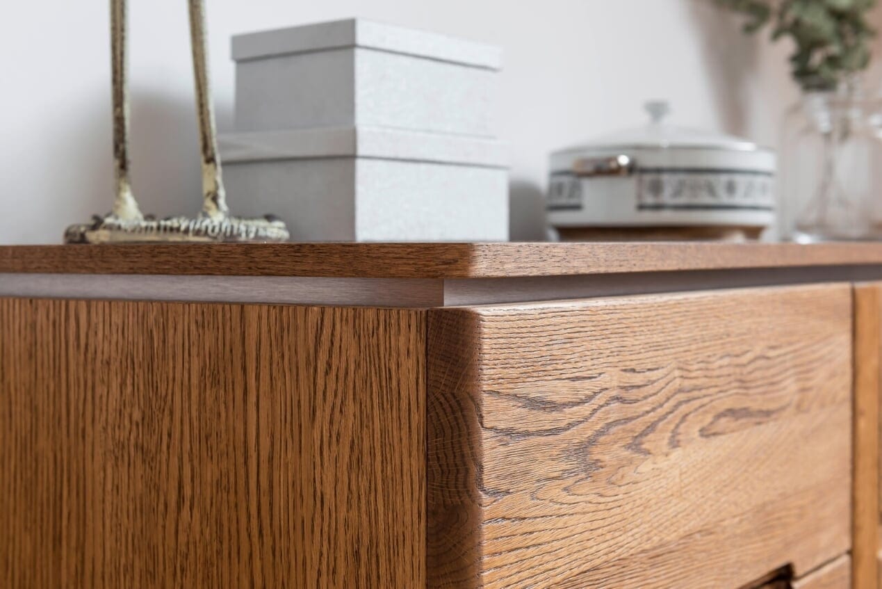 Szynaka Cassettiera in legno e impiallacciato con 4 cassetti e 1 anta Montenegro 44 Rustic Oak, l108xl48xh87 cm