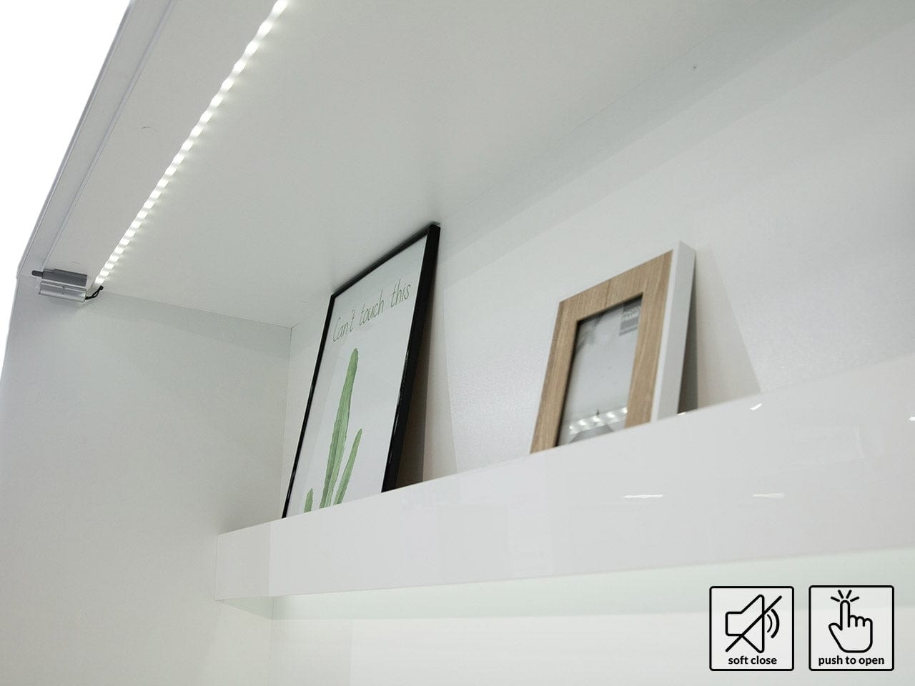 Letto a Scomparsa con meccanismo pneumatico, illuminazione, giroletto e 2 armadietti Bed Concept Verticale BC07 Bianco Opaco, 200 x 140 cm (10)