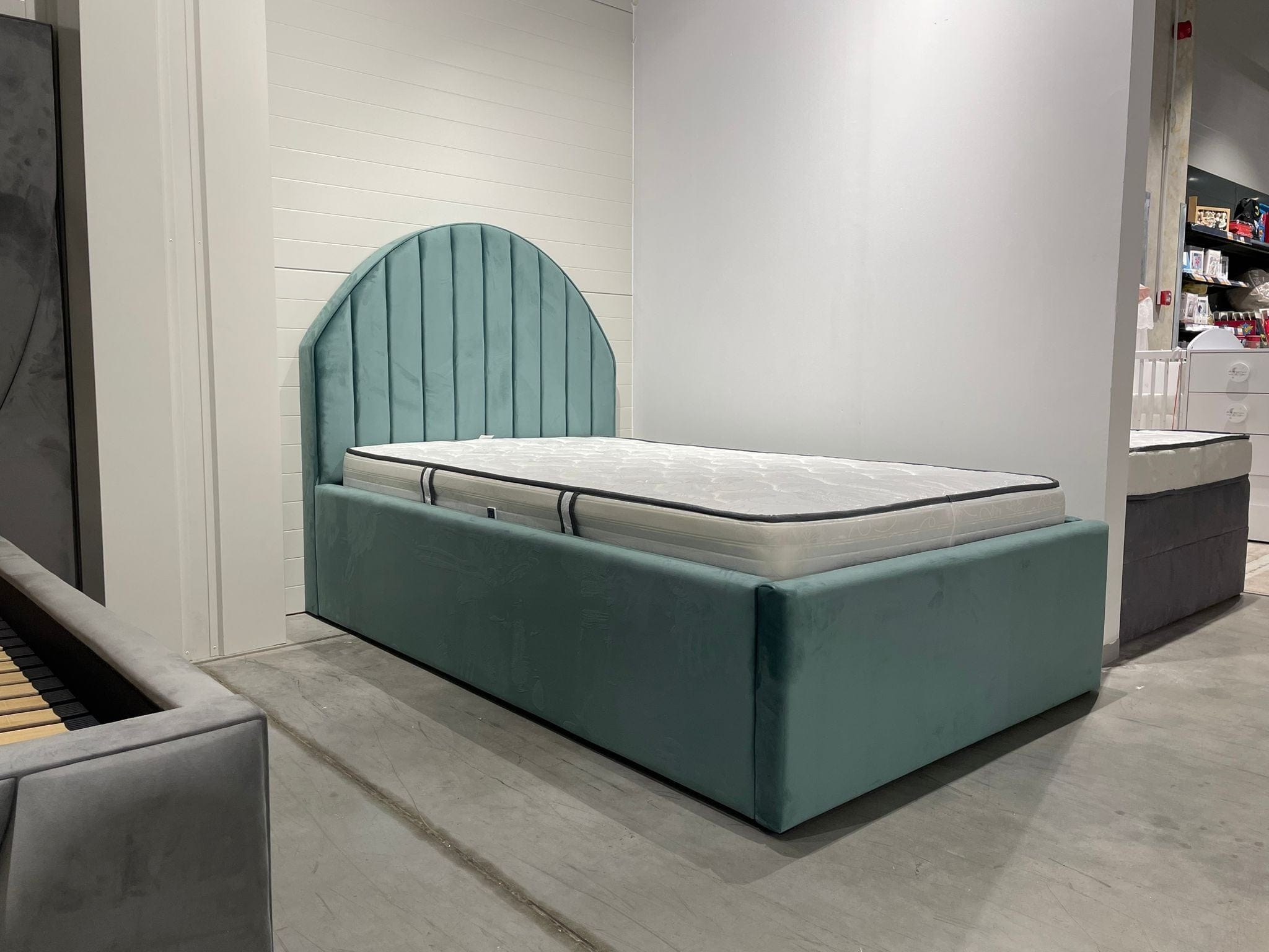 Letto matrimoniale con contenitore in tessuto Londi Round Verde