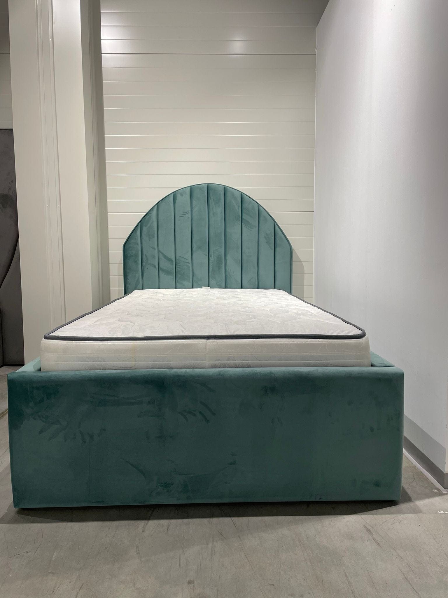 Letto matrimoniale con contenitore in tessuto Londi Round Verde (2)