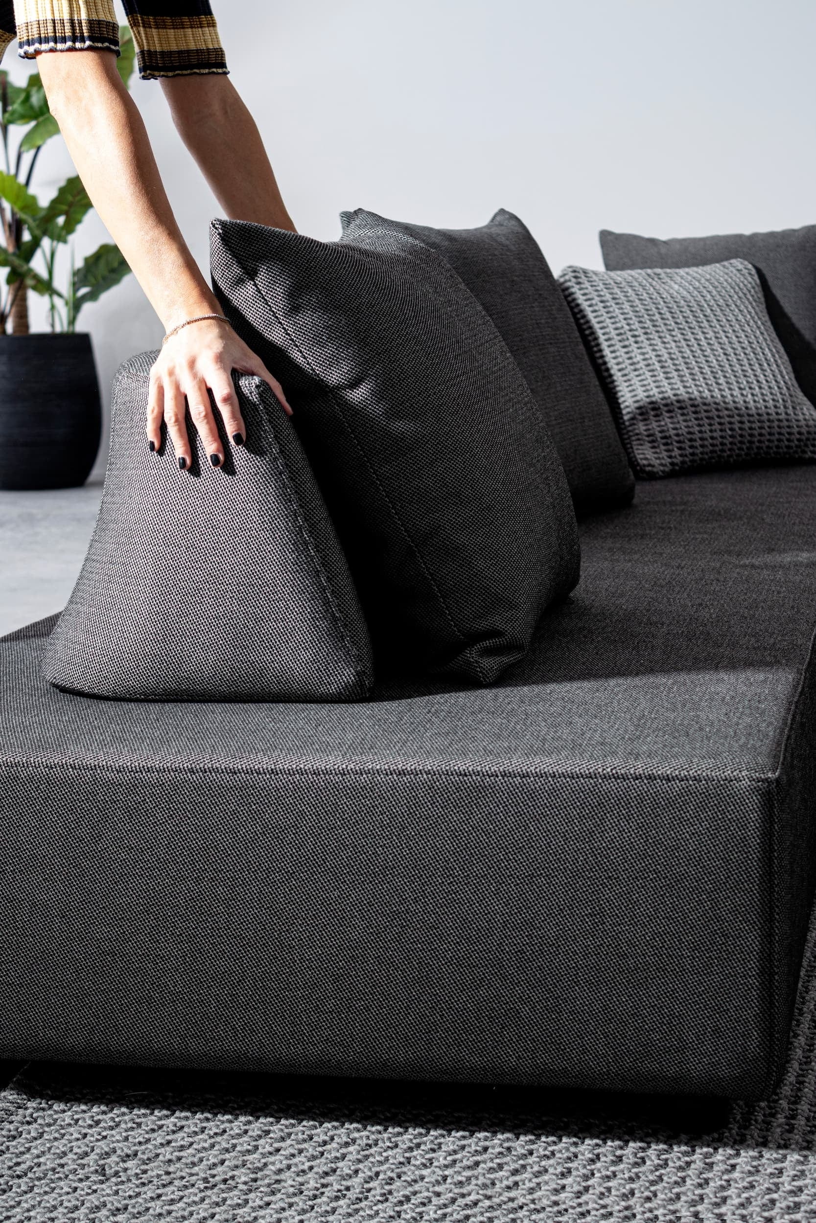 Bizzotto Salotto da giardino modulare 5 posti con pouf Piper Antracite