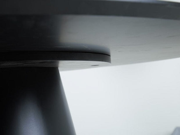 Signal Set masa rotunda din MDF, Angelie Gri Inchis / Negru + 4 Scaune tapitate cu stofa si picioare metalice, Nurrin Velvet Mustariu / Negru, Ø120xH76 cm