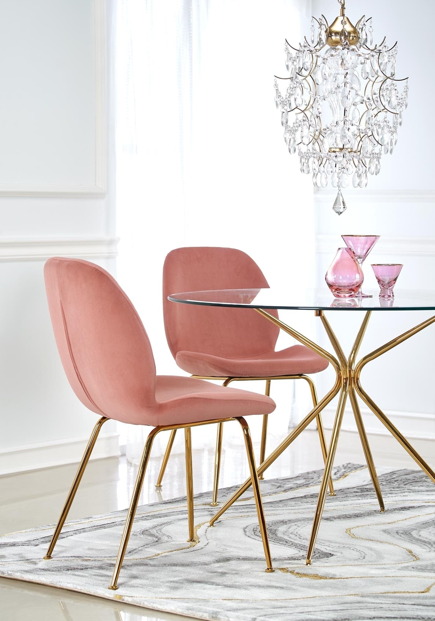 Halmar Set masa rotunda din sticla si metal Rodney Transparent / Auriu + 4 scaune tapitate cu stofa Kai-381 Velvet Roz / Auriu, Ø110xH74 cm