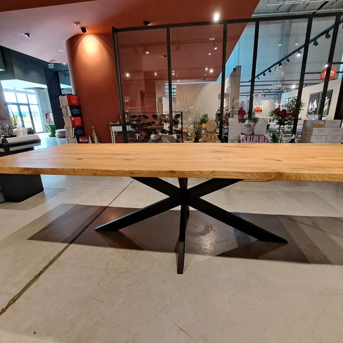 Mobex Tavolo in legno massello e gambe in metallo Chigo Nobil Irregular Quercia