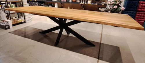Mobex Tavolo in legno massello e gambe in metallo Chigo Nobil Irregular Quercia